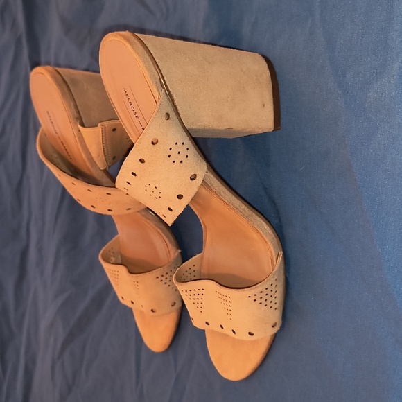 Melrose and Market Sandal Suede Tan Block Heel 3 3/4" - Picture 5 of 9